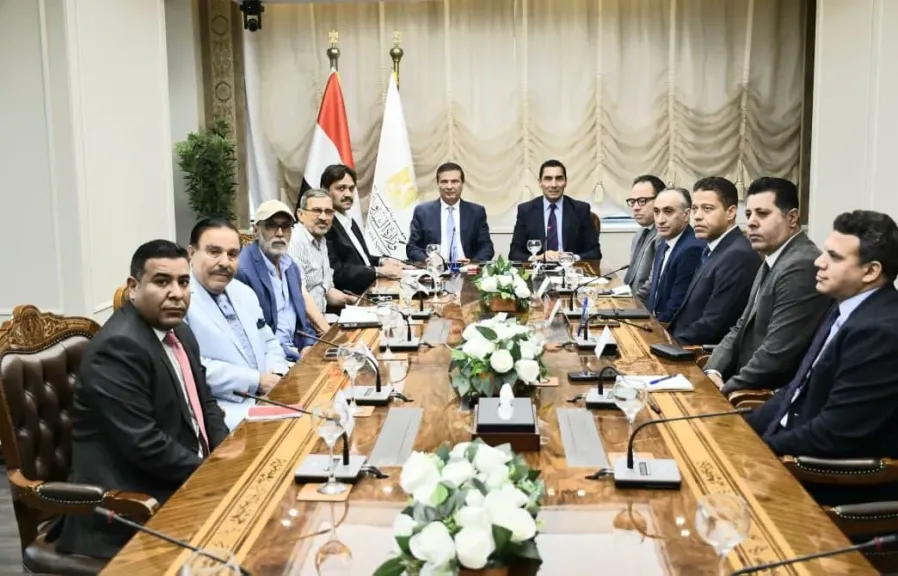 وزيرا الزراعة والرياضة يناقشان مع مسؤولي الهيئة العامة لسباق الخيل خطط تطوير رياضة وصناعة الخيل