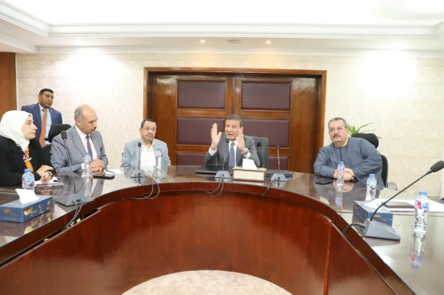 وزير الزراعة يلتقي قيادات التعاونيات الزراعية وممثلي الفلاحين لبحث آليات منظومة الأسمدة ودعم مبادرة ”القرية المنتجة”
