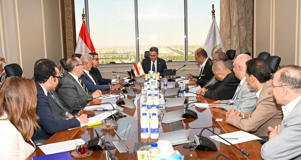 وزير التموين يبحث مع بدالي التموين ومنافذ «جمعيتي» آليات التوسع في مشروع «كاري أون»