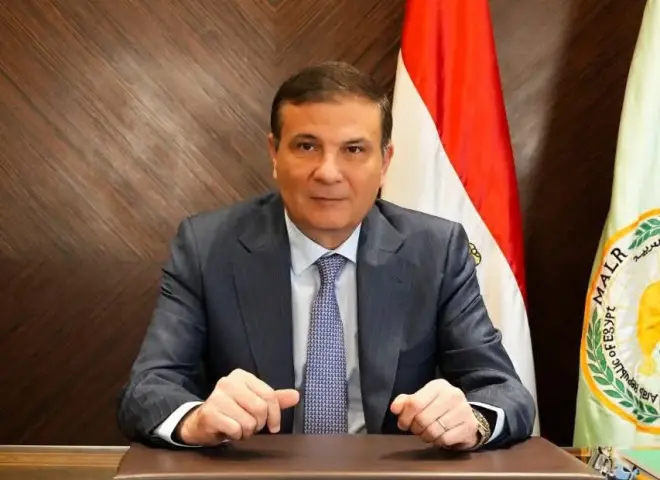 وزير الزراعة يوجه بـ ”الطوارئ” واستمرار صرف الأسمدة المدعومة على مدار 24 ساعة طوال الأسبوع