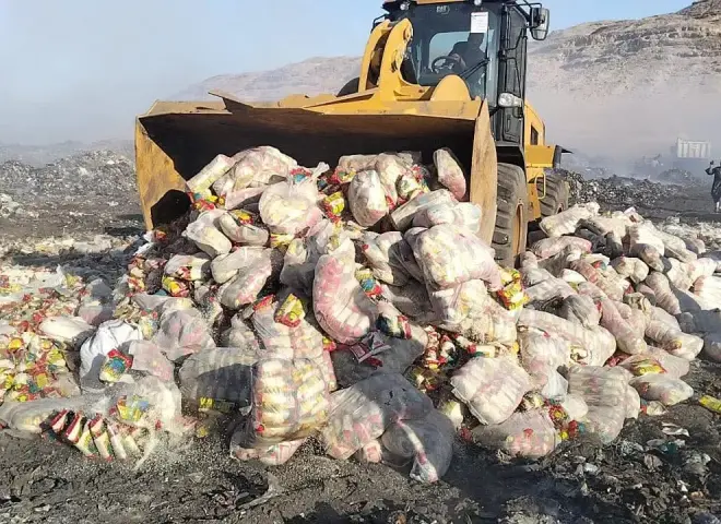 محافظ سوهاج: إعدام 39 طنًا من الأرز والسكر الفاسدين قبل طرحهما في الأسواق