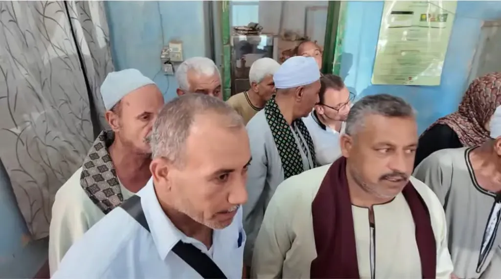 محافظ أسيوط يفاجئ جمعية زراعية بصدفا.. ورسائل حاسمة بشأن صرف الأسمدة