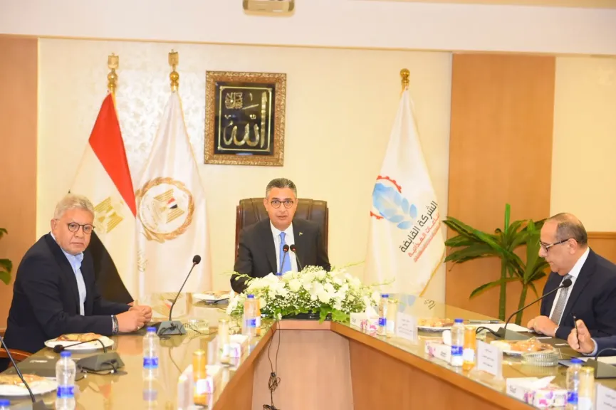 وزير التموين يبحث مع المصرية للاتصالات تعزيز التحول الرقمي وتطوير منظومات الدعم والخبز