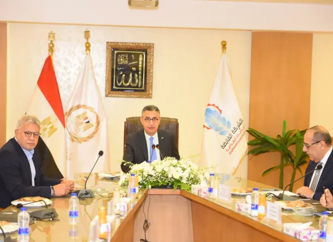 وزير التموين يبحث مع المصرية للاتصالات تعزيز التحول الرقمي وتطوير منظومات الدعم والخبز