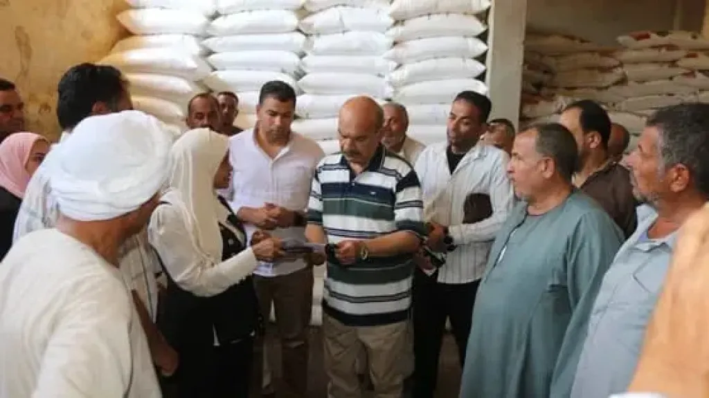 محافظ السويس يحيل مخالفات صرف 5122 شيكارة من الأسمدة المدعمة إلى النيابة العامة