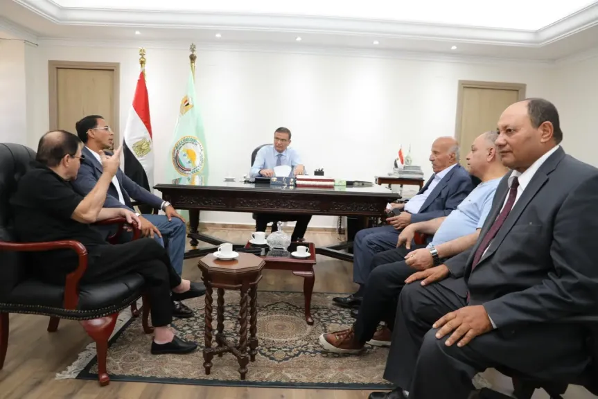 وزير الزراعة يلتقي منتجي الدواجن