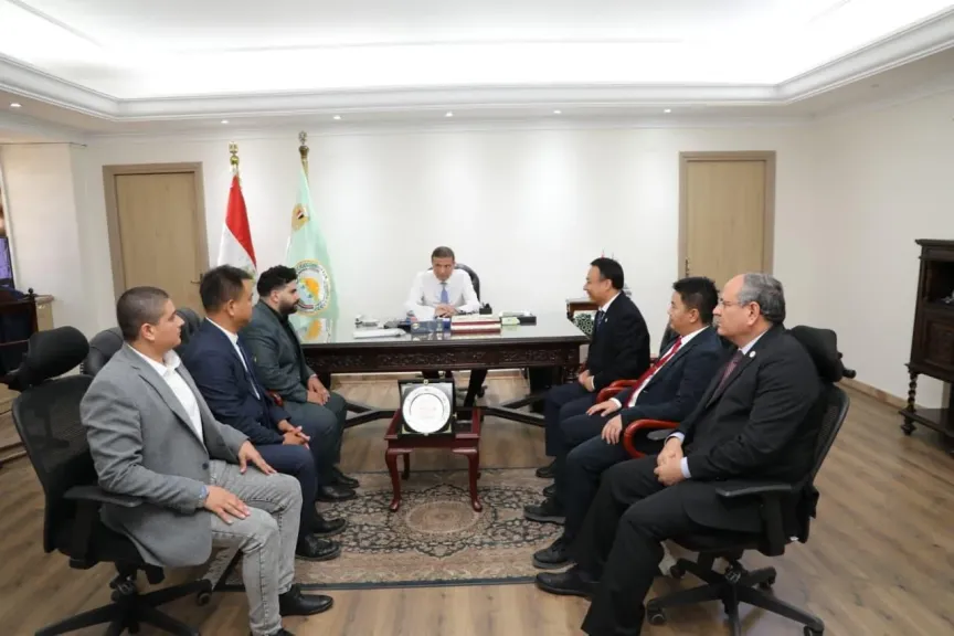 وزير الزراعة يبحث مع ممثلي”نيو هوب” الصينية التوسع في الاستثمارات وصناعة الأعلاف