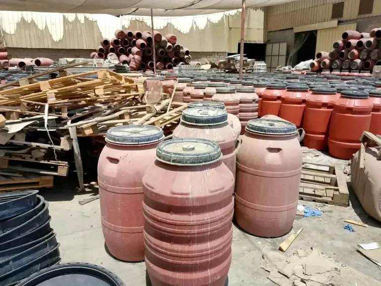 ضبط 33 طن زيتون مخلل فاسد ومجهول المصدر داخل مصنع بالسادات