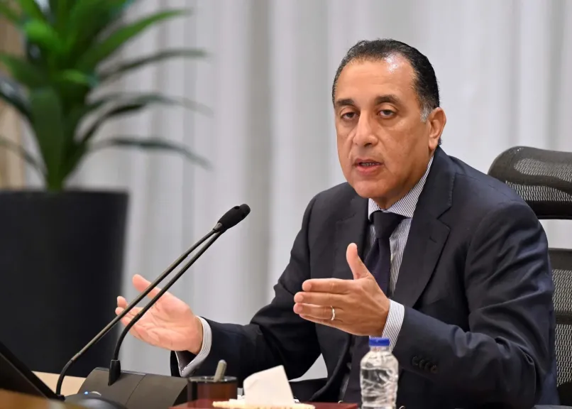 مدبولي يوجه بسرعة صرف التعويضات ومضاعفتها لأسر الضحايا والمصابين بحادث القصاصين