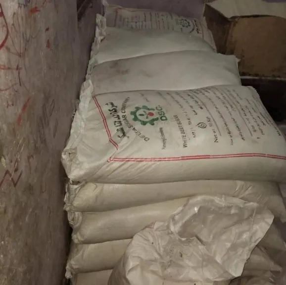 ضبط 9.5 طن سكر وأرز مجهولة المصدر داخل مصنع في أسيوط