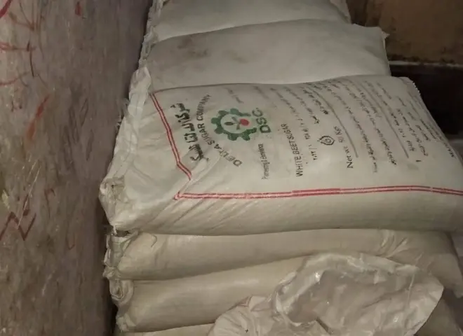 ضبط 9.5 طن سكر وأرز مجهولة المصدر داخل مصنع في أسيوط