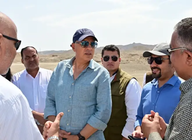 وزير الري يتفقد منشآت الحماية من أخطار السيول بالبحر الأحمر