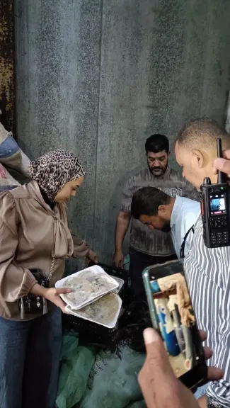 الخدمات البيطرية بالمنيا تضبط 1451 كجم من الأغذية الفاسدة ببني مزار