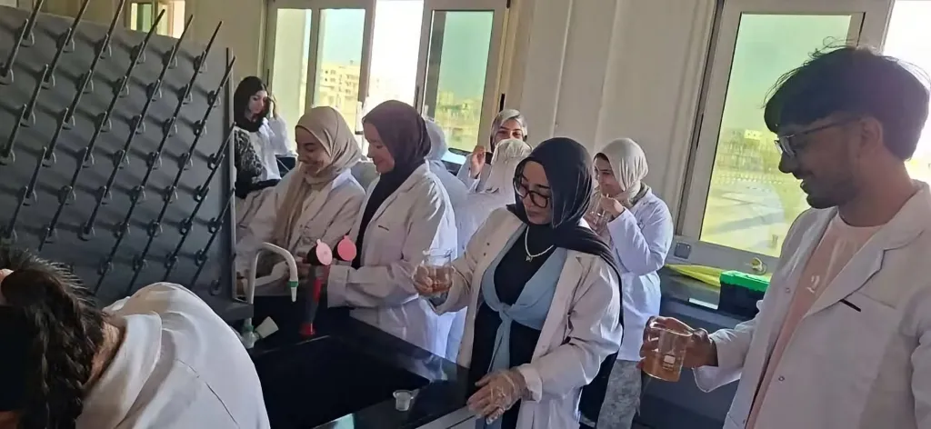 لتدوير المخلفات وحماية البيئة.. طلاب بني سويف الأهلية ينجحون في استخلاص الشيتوزان