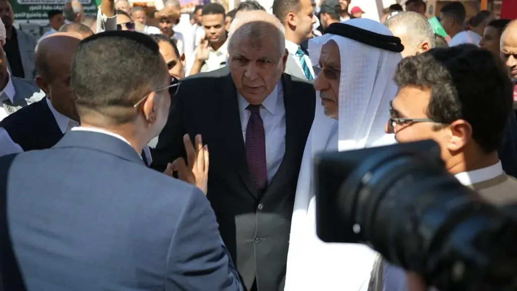 جناح شركة بشاير سيوة يستقبل محافظ مطروح اللواء محمد الزملوط فى المهرجان الدولى للتمور