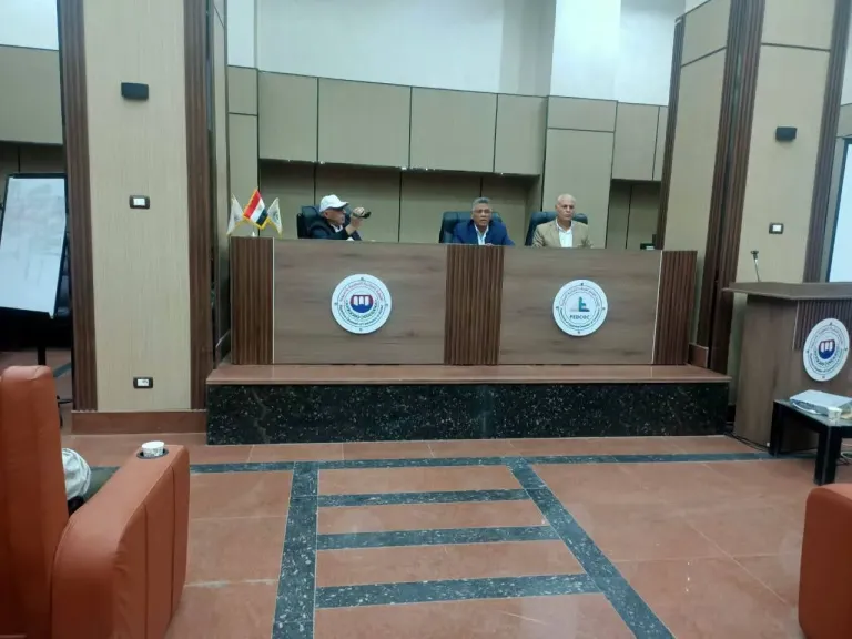 محافظ أسيوط: ندوة لتوعية المزارعين بآليات صندوق التكافل الزراعي لمواجهة المخاطر المناخية