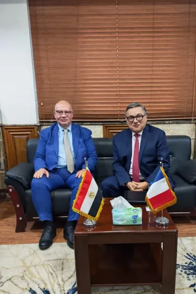 رئيس ”الخدمات البيطرية” يبحث مع المستشار الإقليمي للشئون الزراعية الفرنسي تعزيز التعاون المشترك