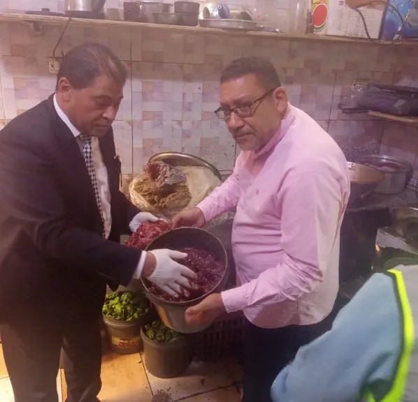 ضبط لحوم ودواجن فاسدة داخل مطعم بإسنا وإحالة الواقعة للنيابة
