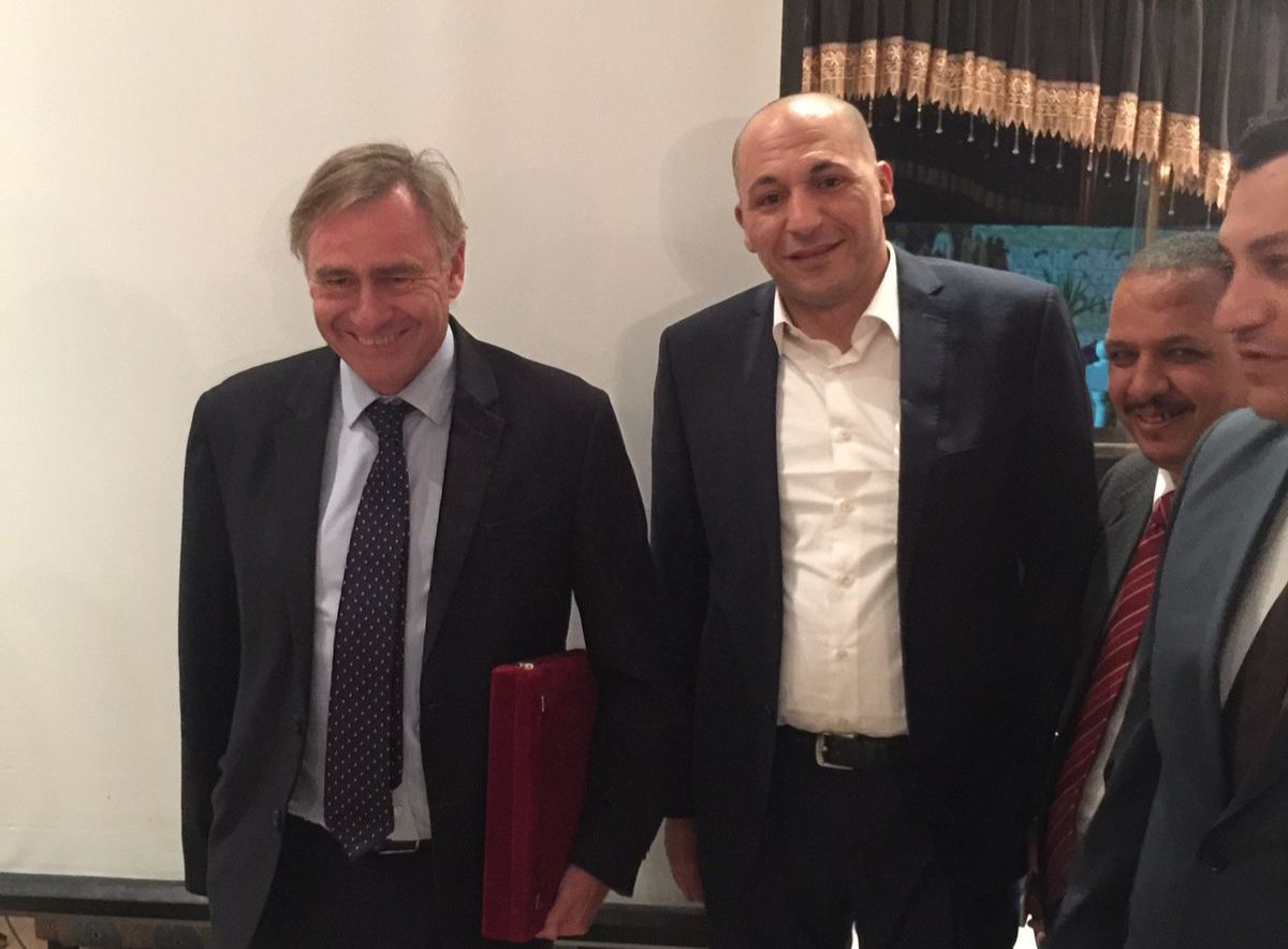 محمد فرغلي مع السفير الهولندي في مصر